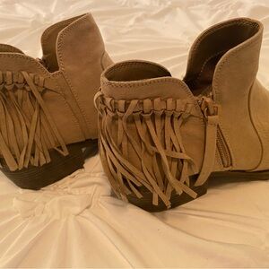 American Eagle boots 8.5 fringe
